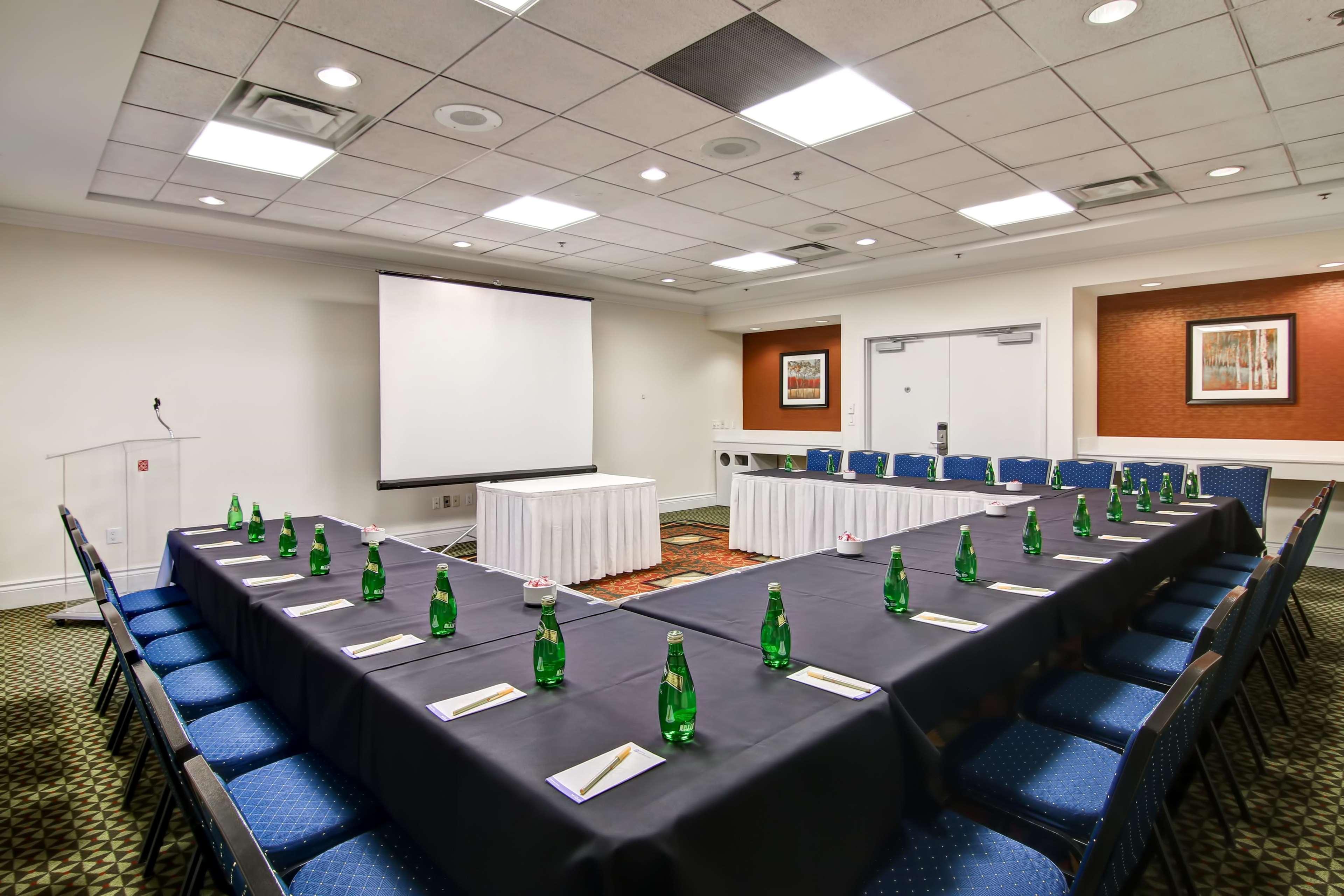 Hilton Garden Inn Toronto/Mississauga Ngoại thất bức ảnh