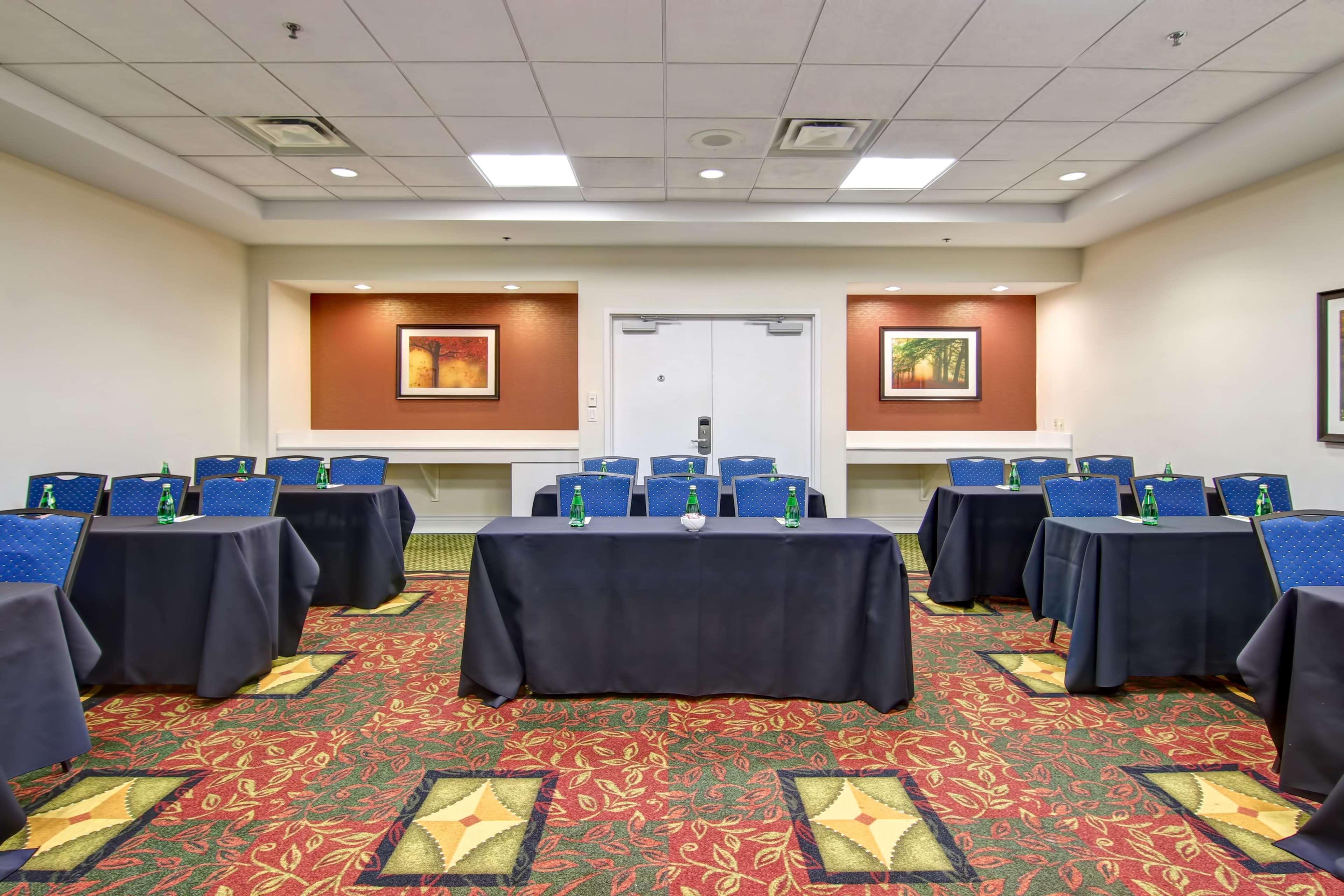 Hilton Garden Inn Toronto/Mississauga Ngoại thất bức ảnh